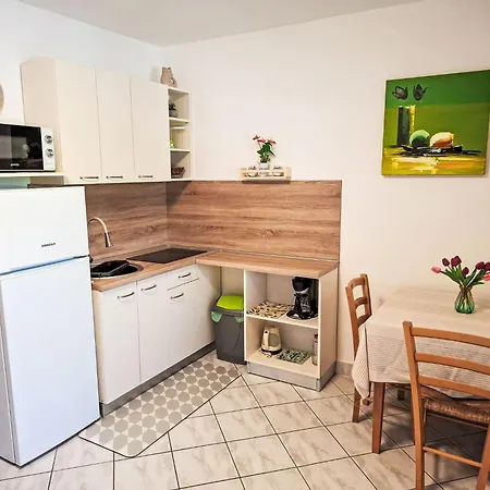 Gemuetliches Erdgeschoss-studio Fuer 2 Personen By Interhome *