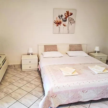 Gemuetliches Erdgeschoss-studio Fuer 2 Personen By Interhome * Crikvenica